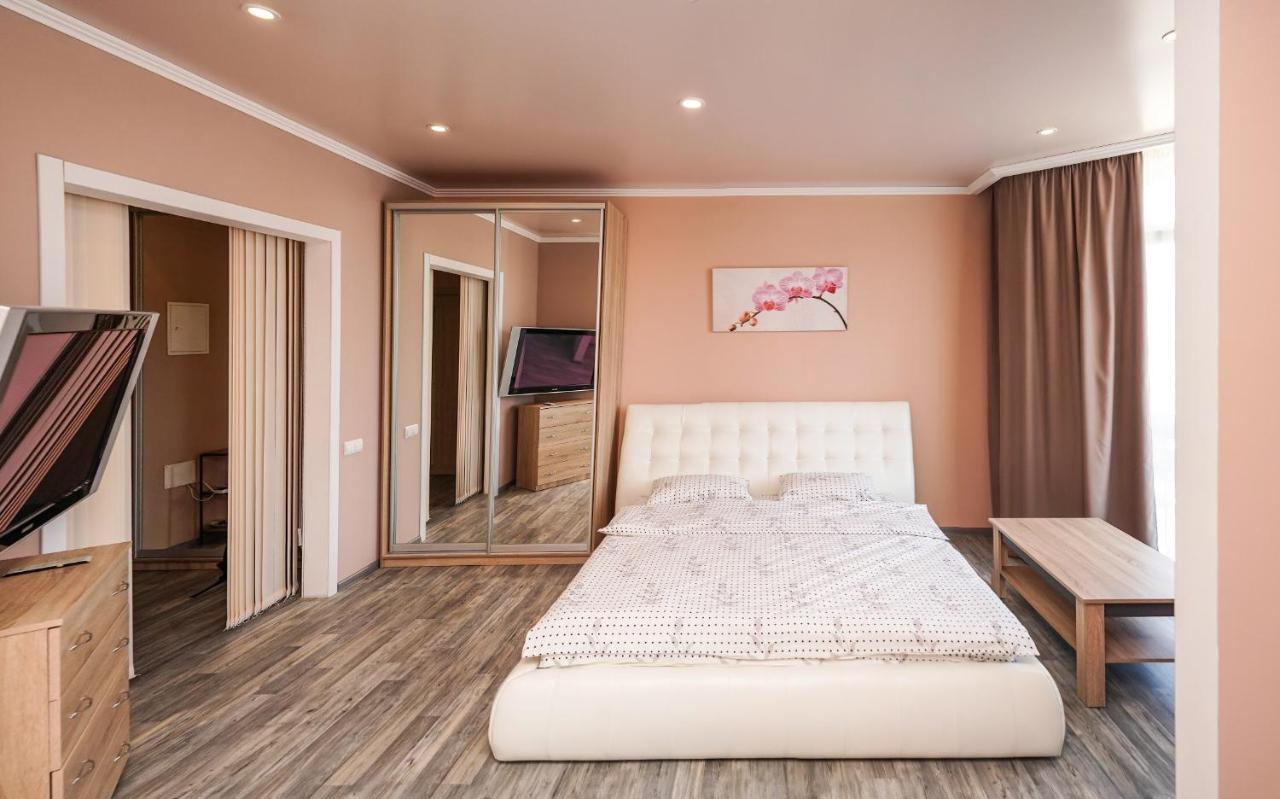 Cozy Apartment In A New Building Close To The Downtown Kyiv Exterior photo